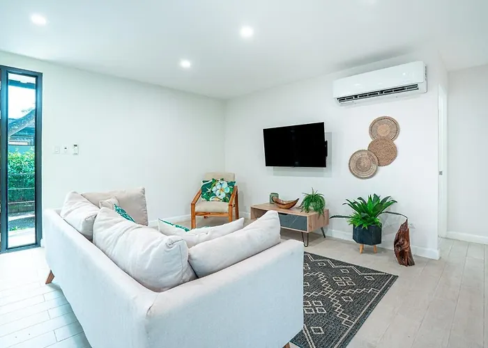 Tropical 4br Retreat With Private Pool