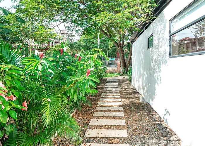 Tropical 4br Retreat With Private Pool *