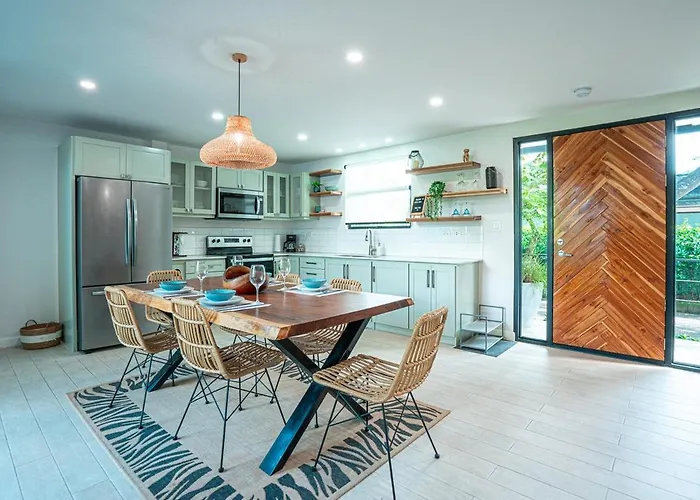 Tropical 4br Retreat With Private Pool Tamarindo