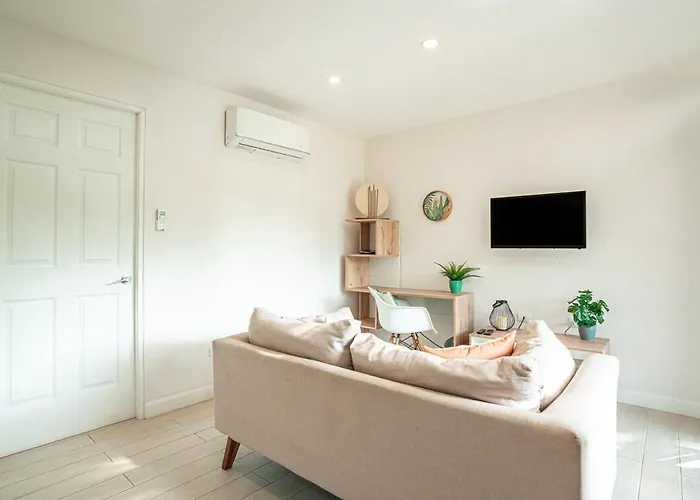 Tropical 4br Retreat With Private Pool *