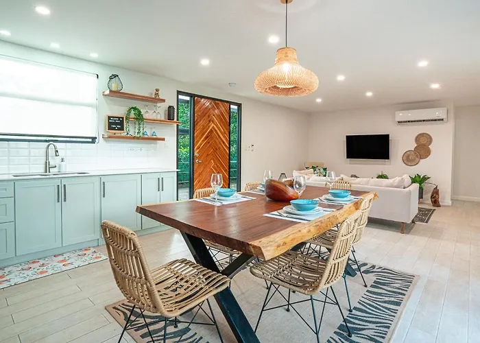 Tropical 4br Retreat With Private Pool *