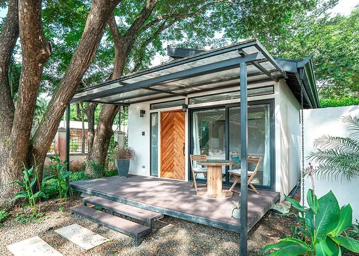 Tropical 4br Retreat With Private Pool Ferienhaus *